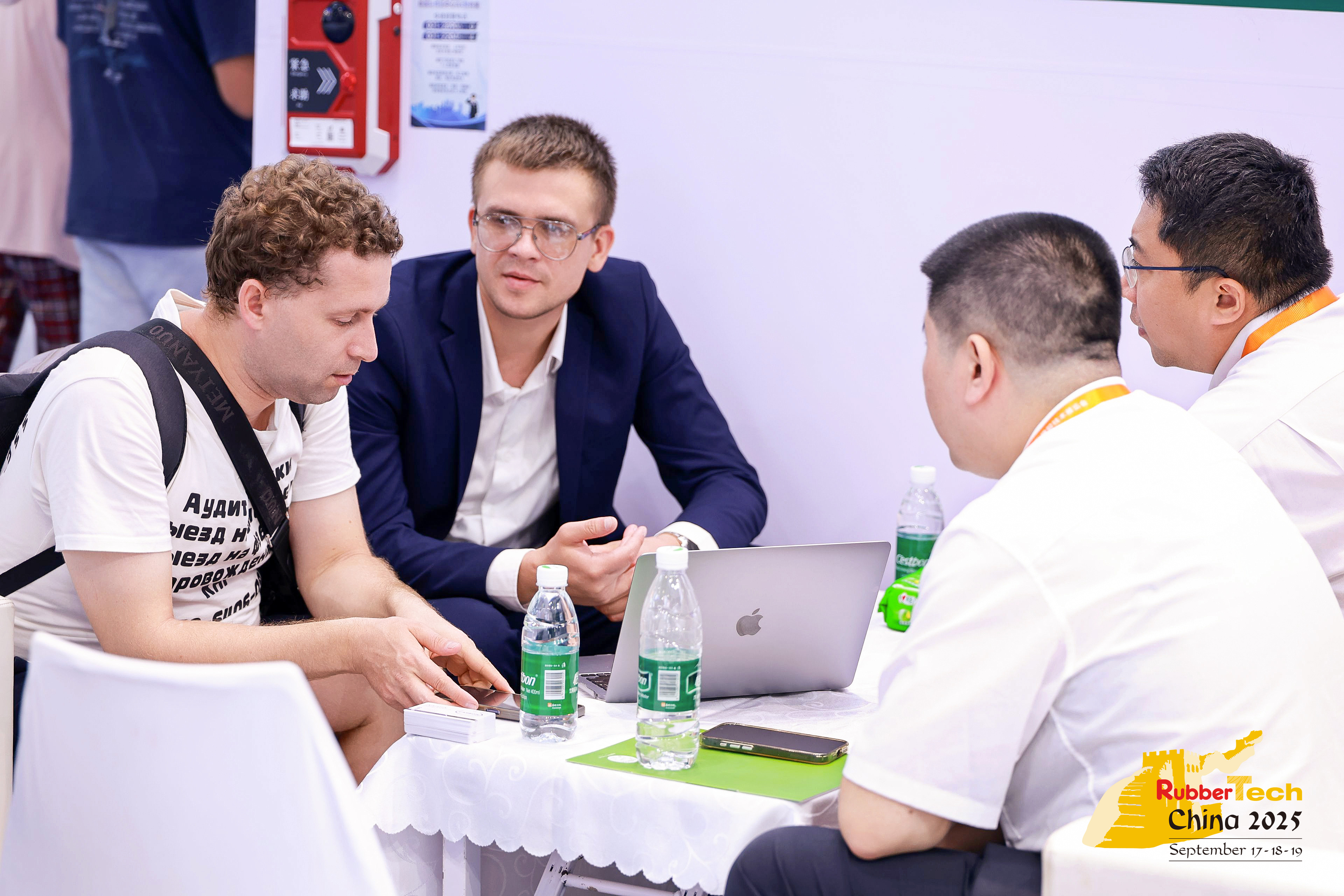 Polykem-ek Gomb Cutbitch China 2025 erakusketan parte hartu zuen. Momentu zirraragarriak!